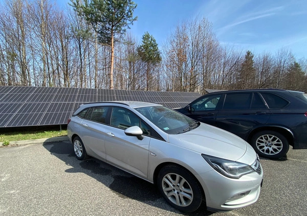 Opel Astra cena 27000 przebieg: 122500, rok produkcji 2019 z Łazy małe 154